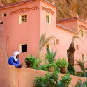 Tuareg w jednym z pensjonatów w Wąwozie Todra, Maroko